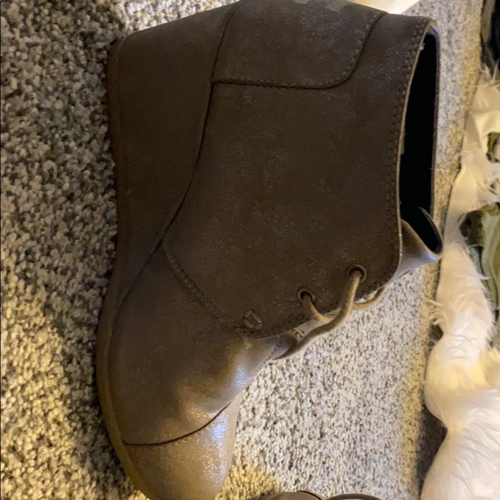 Wedged shoes